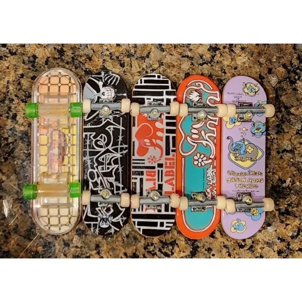 Lot of Vintage Tech Deck Dudes Action Figures And Boards 9 Pieces